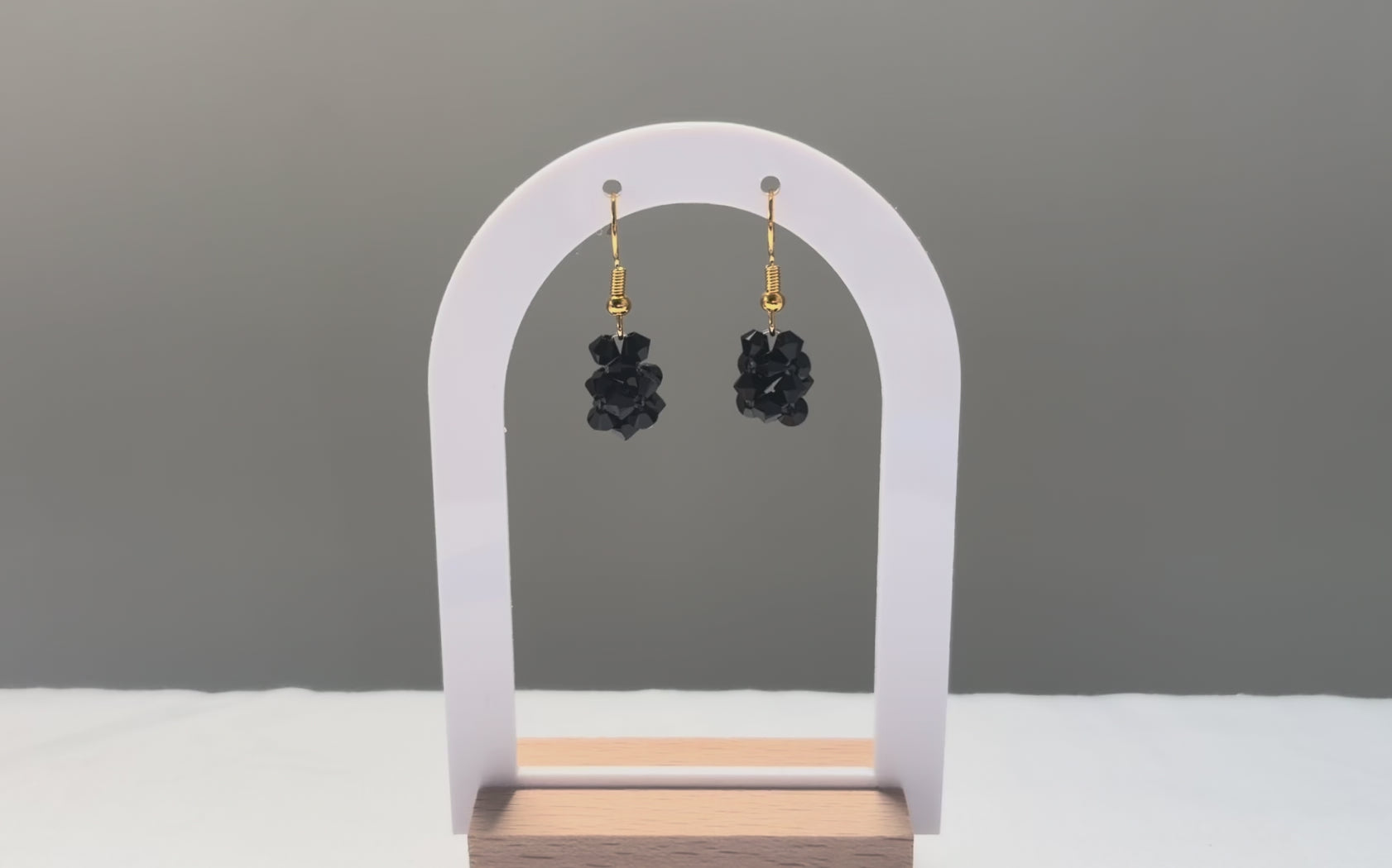 A video of the Solid Earrings Caviar dangling in the sunlight, sparkling beautifully. 